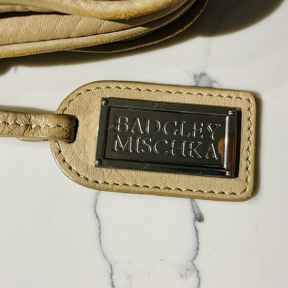 50% OFF Discount for a Queen 👑 ALL Items at my closet - Picture 10 of 17